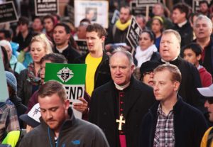 Monseñor Fellay en la Marcha por la Vida