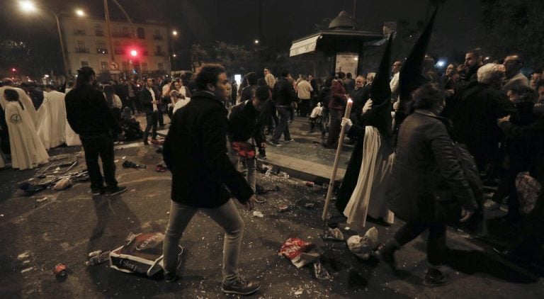 Ocho detenidos por provocar estampidas en la Madrugá de Sevilla