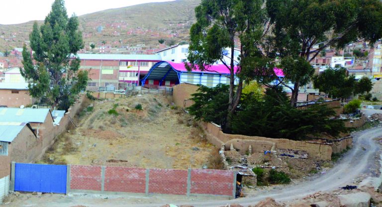 El Cardenal Ticona se niega a hablar sobre la venta de un terreno