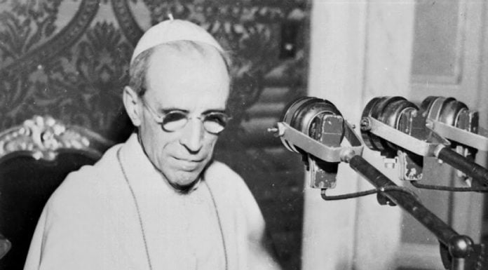 Pío XII: Quien acusa a la Iglesia y su Moral de dura y rígida, acusa en realidad a Jesucristo.