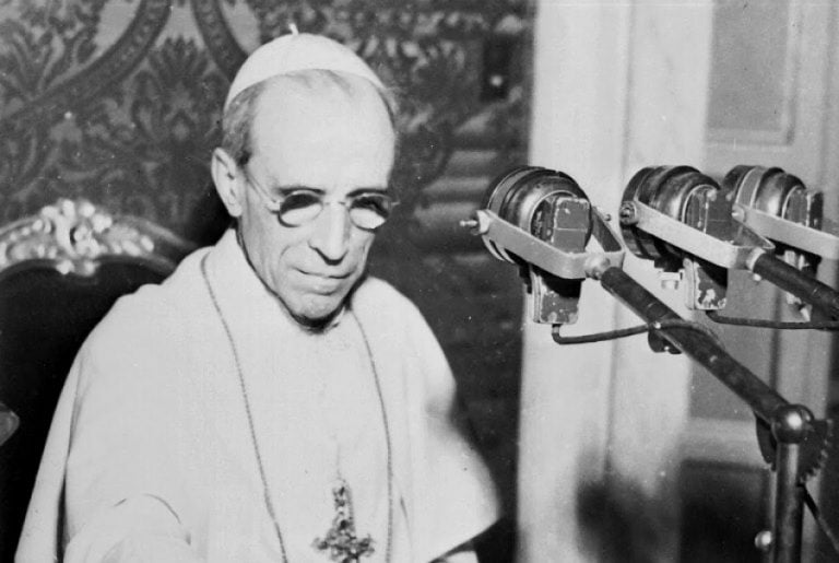 Pío XII: Quien acusa a la Iglesia y su Moral de dura y rígida, acusa en realidad a Jesucristo.