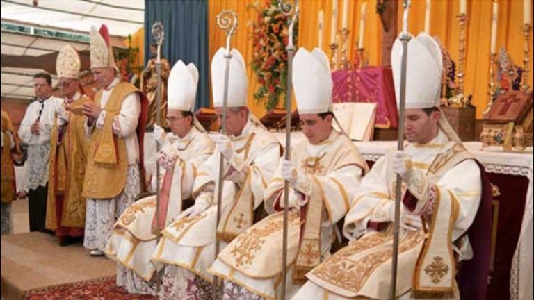 Monseñor Pozzo: la FSSPX no es cismática ni está excomulgada