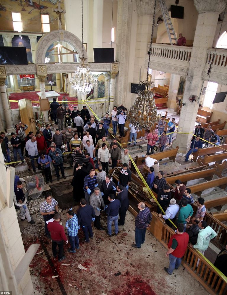 Al menos 42 cristianos muertos en dos atentados en Egipto
