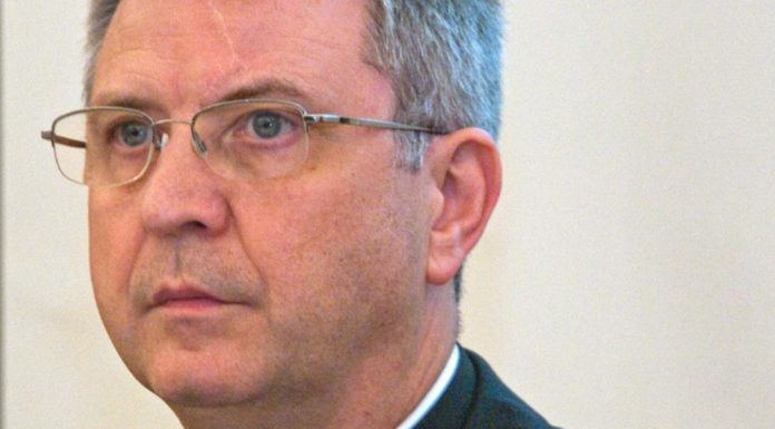 Católicos belgas instan a Roma a disciplinar al obispo de Amberes sobre la promoción gay