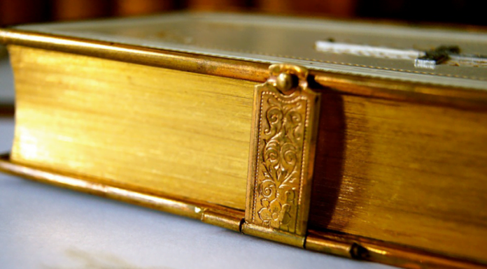 ¿Deben las mujeres leer en Misa?