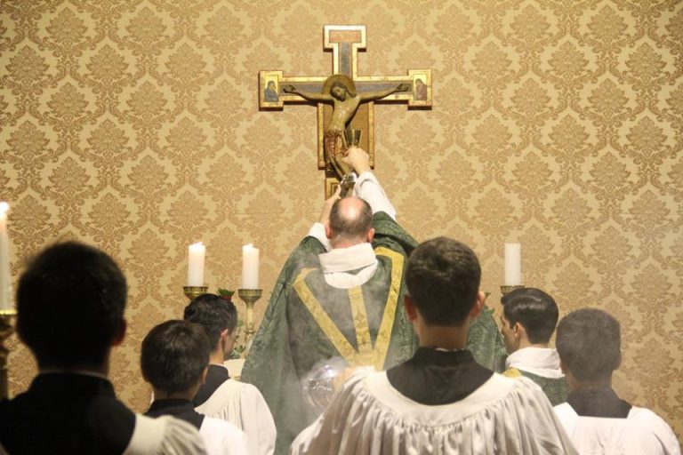 Suprimido seminario y comunidad de sacerdotes discípulos de Mons. Livieres