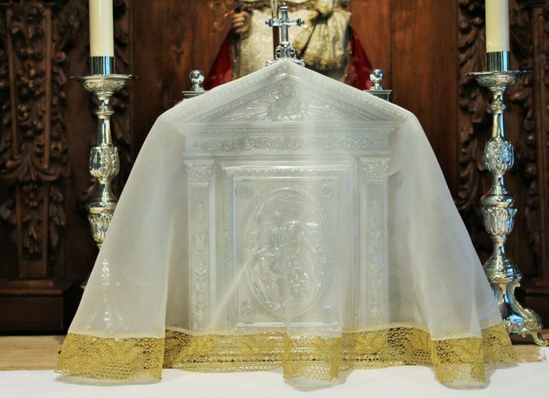 El velo del templo y el conopeo del Sagrario