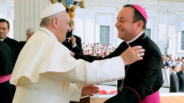 Curiosos asesores del Papa Francisco