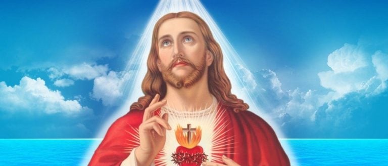Sagrado Corazón de Jesús frente al dios de plastilina