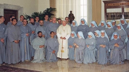 El caso de los Franciscanos de la Inmaculada IV: Una Visita Apostólica muy poco apostólica…