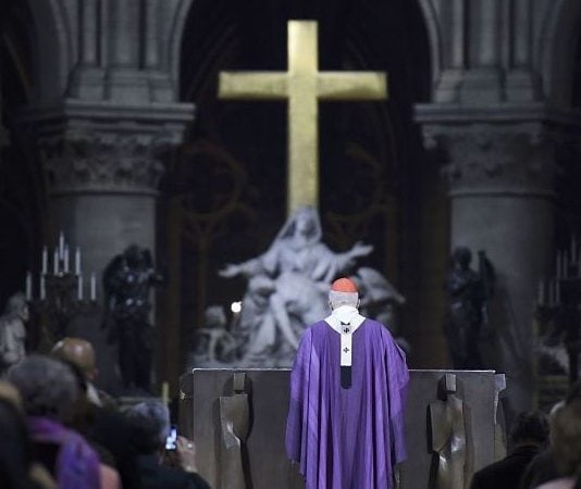 Sermón: "La respuesta racional a la masacre en París es la Santa Misa"
