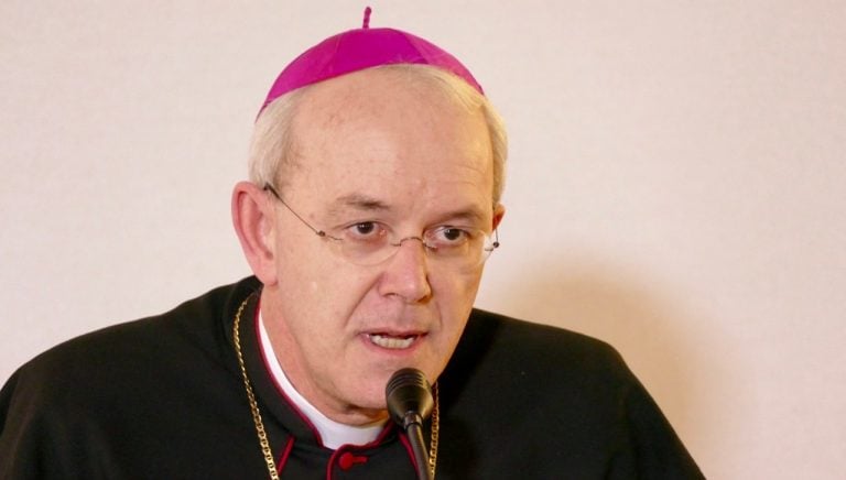 Entrevista a Mons. Schneider por el padre Ravasi