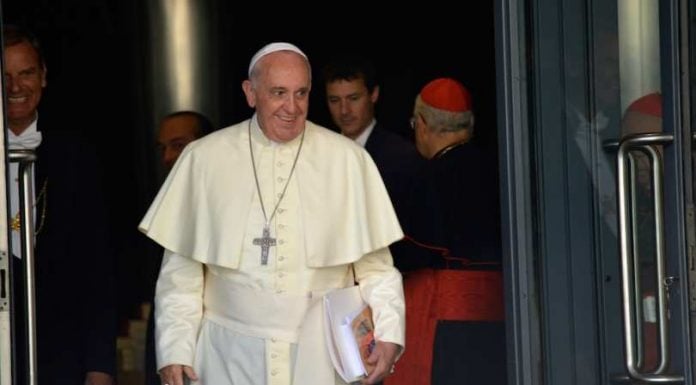 Las observaciones del papa Francisco sobre los homosexuales tienen a los católicos anti-católicos regocijándose