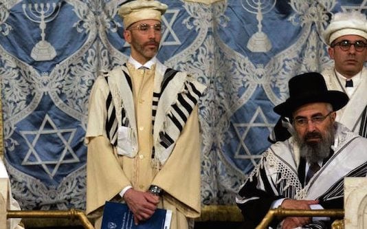 Un amor no correspondido: En la sinagoga de Roma, una invitación rechazada…