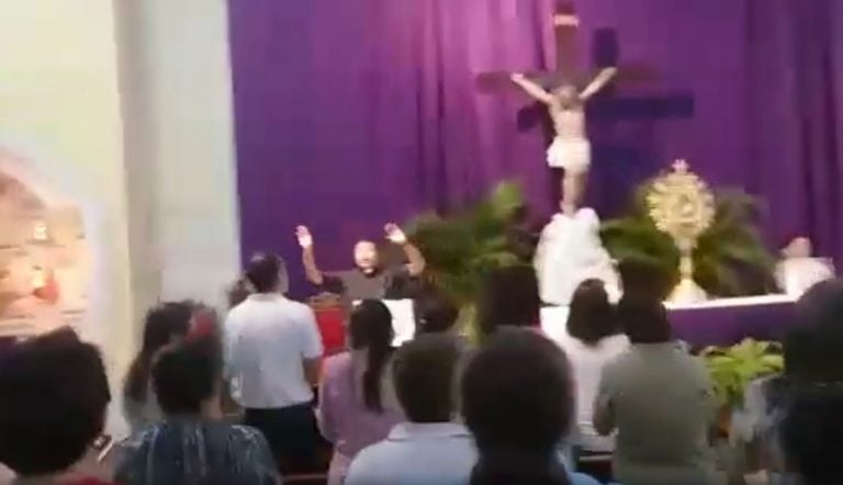 Lamentable «retiro» cuaresmal entre saltos y bailes