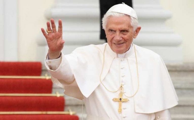 El papa emérito Benedicto rompe el silencio: habla de una «profunda crisis» en la Iglesia post-Vaticano II