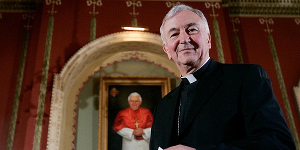 El cardenal Nichols critica al cardenal Sarah y desaconseja misa ad orientem