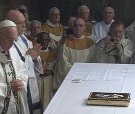 Una ocasión digna del Vaticano II en Filadelfia: una concelebración multitudinaria es una celebración del hombre