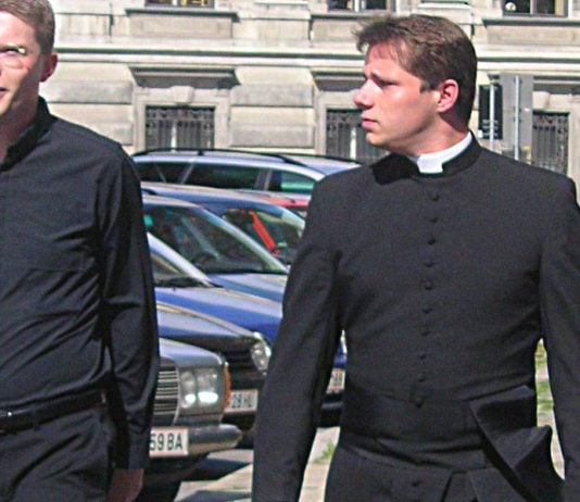 Sacerdotes Santos