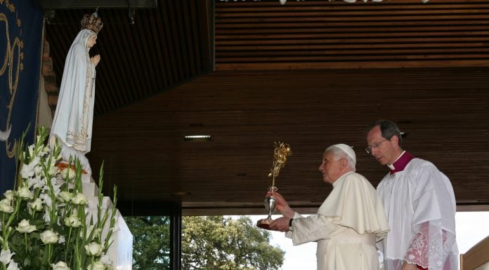 Cardenal Ratzinger: No hemos publicado el tercer secreto de Fátima en su totalidad