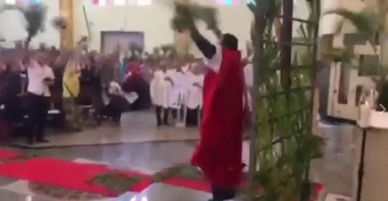 Domingo de Ramos entre saltos y tambores