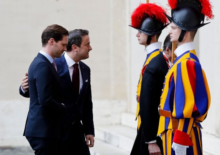 El primer Ministro de Luxemburgo recibido en el Vaticano junto a SU «MARIDO»