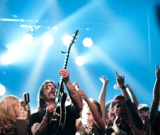 La banda americana tocaba “Besa al diablo” en el momento en que los terroristas atacan
