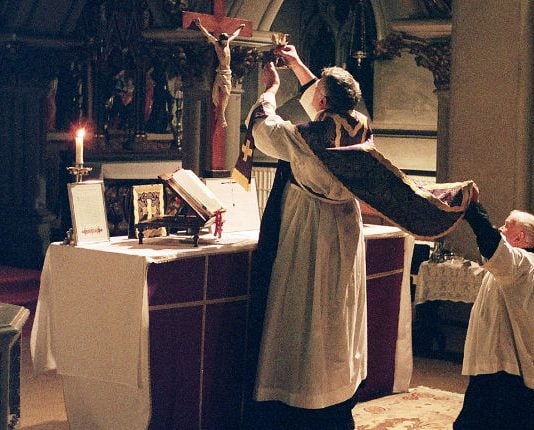 El tesoro escondido de la Santa Misa: Por qué oír Misa todos los días