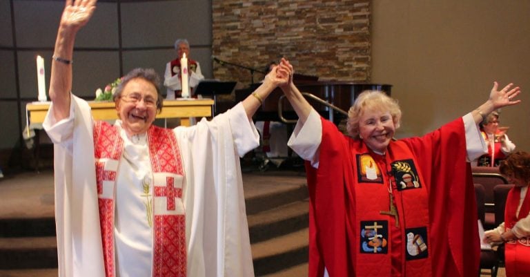 Mujer sacerdote ¿es posible? ¿dignifica a la mujer?