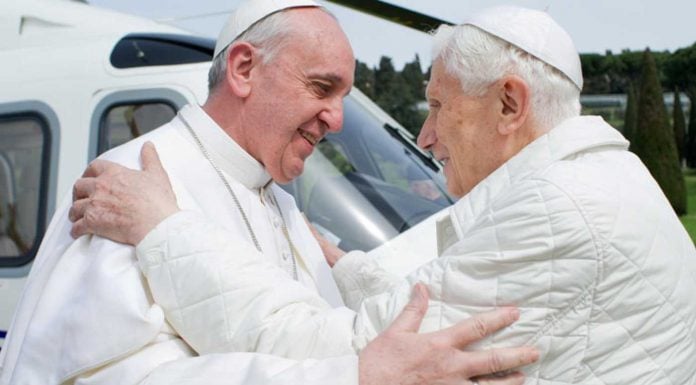Benedicto XVI sobre Francisco: Hay «continuidad interior entre ambos Pontificados»