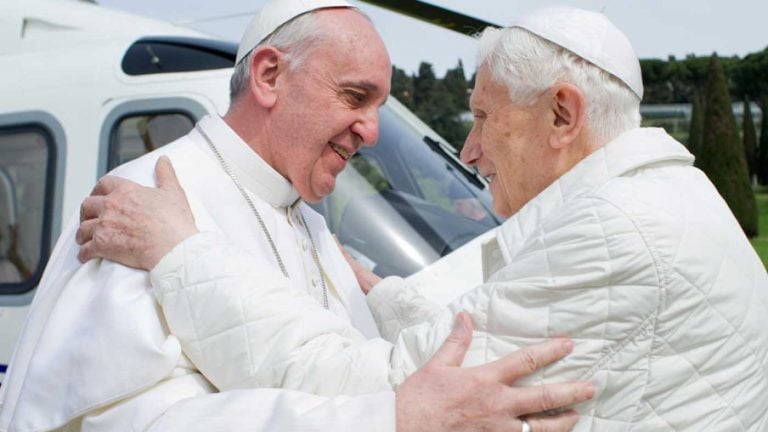 Benedicto XVI sobre Francisco: Hay «continuidad interior entre ambos Pontificados»