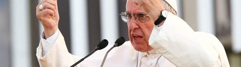 Los cardenales Burke, Brandmüller y Müller, y el papa dictador