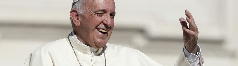 Ahora lo advierte un teólogo anglicano: Este Papa no es católico