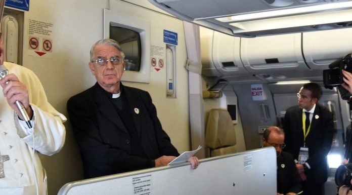 Francisco confirma que sí hay cambios respecto a los divorciados y la Eucaristía