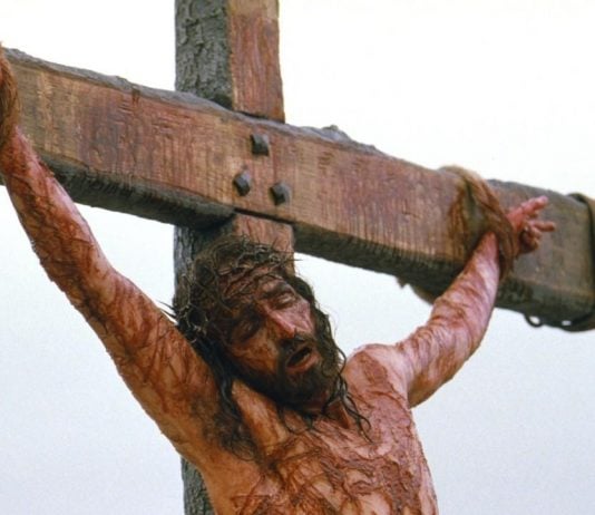 Es menester permanecer firmes al pie de la Cruz: una meditación sobre la Santa Misa