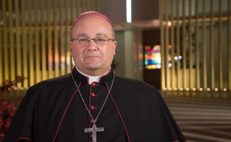 Un arzobispo de Malta defiende la comunión para los adúlteros: ‘Estamos siguiendo al Papa’