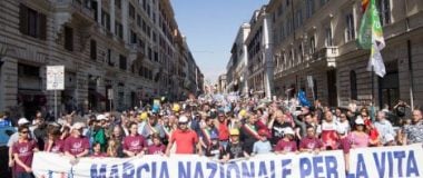 Marcha por la Vida: un río humano por la vida en Roma