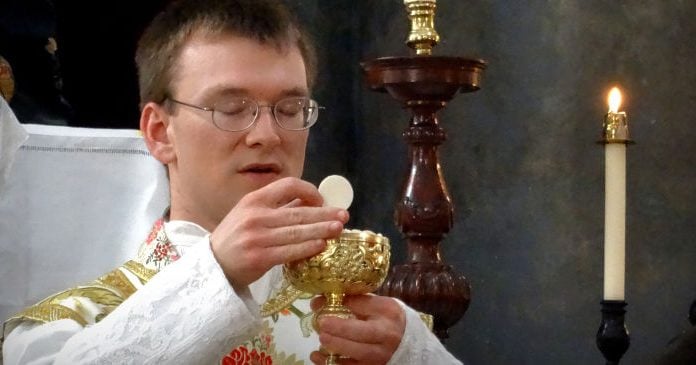 Bellísimo – Triduo Sacro Tradicional en Sevilla. Jueves Santo
