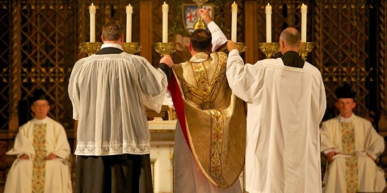 ¿Se basa la Misa ad orientem en un concepto de Dios cómo Alguien que está allá arriba a lo lejos?