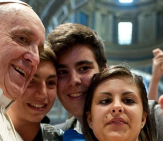 El Papa de los selfies