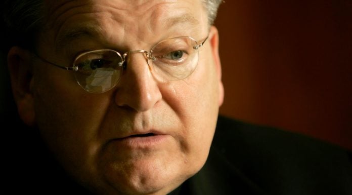 Burke a los obispos del compromiso: El Juicio será ante Dios, no ante la Conferencia Episcopal