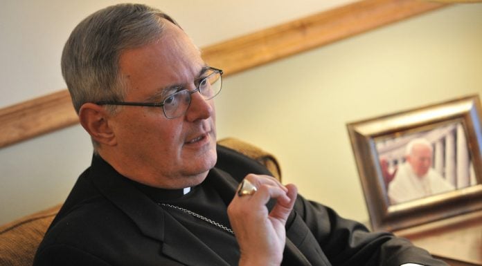 Mons. Tobin: Votar en el Sínodo es cosa de protestantes