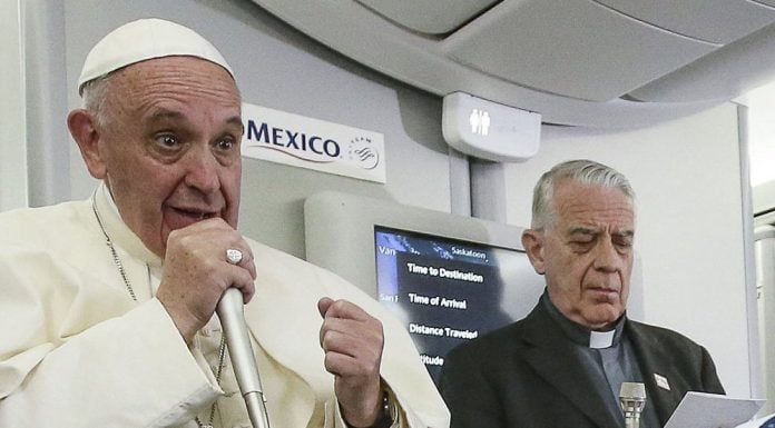 Tras la violencia islámica, el Papa insiste que los católicos también son violentos