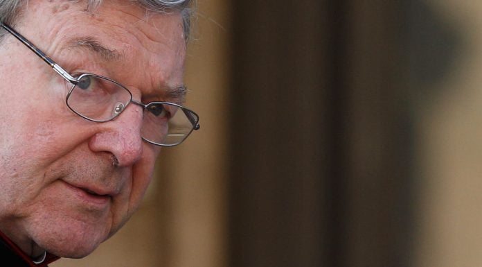 Los cardenales Burke y Pell retirados oficialmente de la Congregación para el Culto Divino