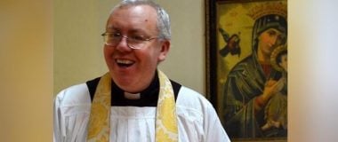 Por no ser gay friendly un sacerdote es removido de una Universidad escocesa