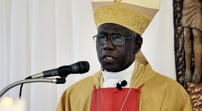 Cardenal Robert Sarah: »Basta del entretenimiento en la liturgia, así no se deja lugar a Dios»