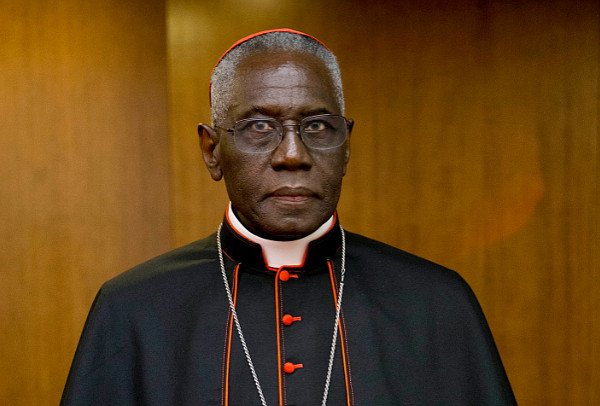 Encuentro con el cardenal quién “se recarga para la batalla” con ayuno de comida y agua.