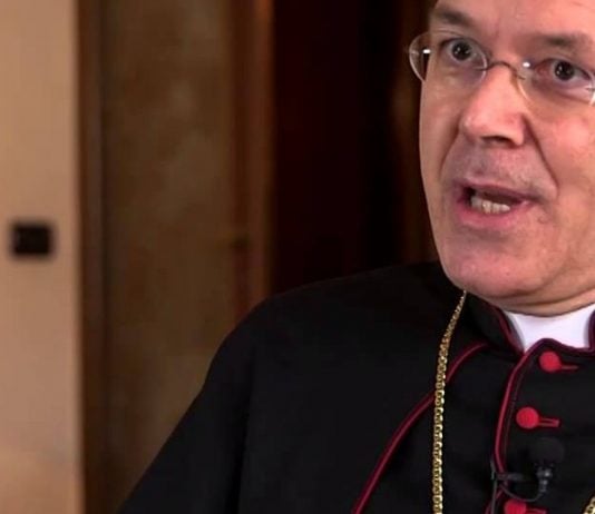 Monseñor Schneider analiza el documento final del Sínodo de la Juventud
