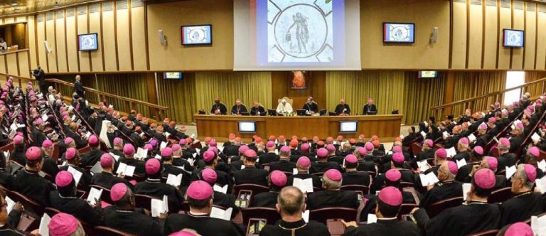 El aliento del papa a la herejía divide a la Iglesia