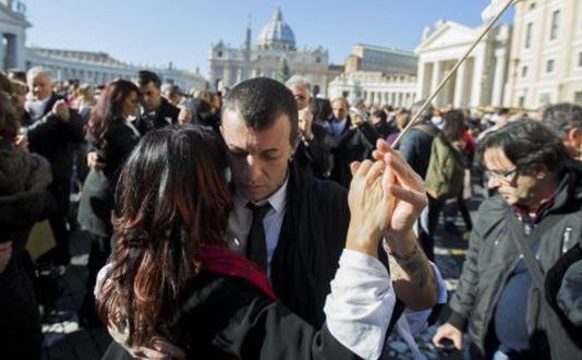De Mattei: Tango en San Pedro mientras la barca va a la deriva